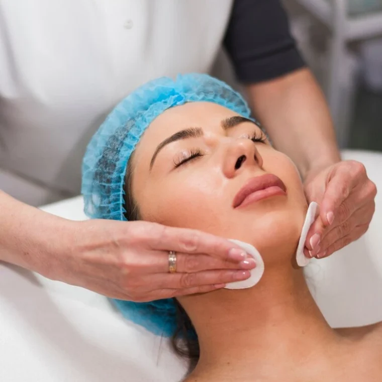 girl-receiving-facial-treatment-beauty-salon_23-2148194174